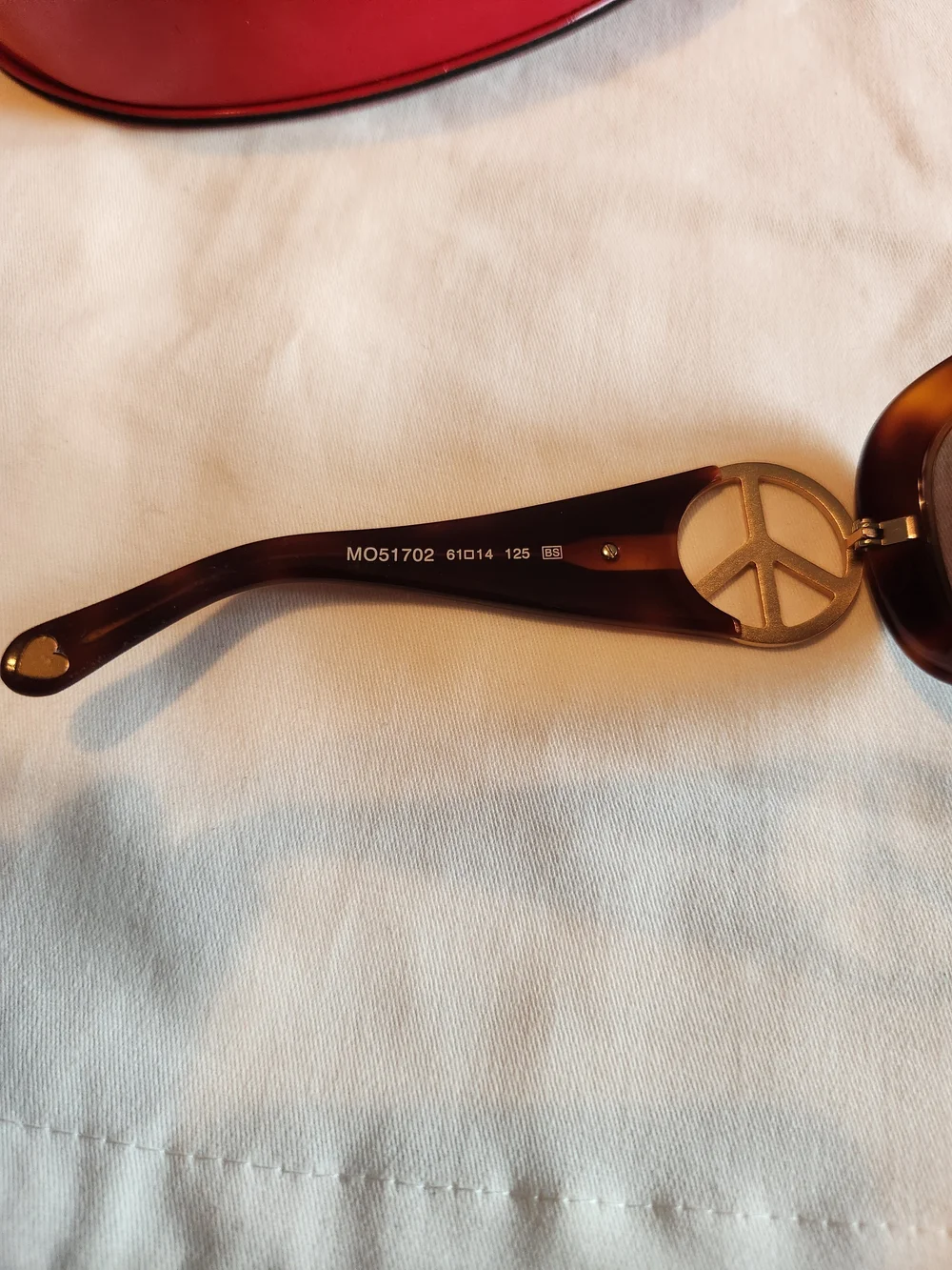 Moschino Women's Brown Tortoiseshell Sunglasses With Design Red Case MO51702